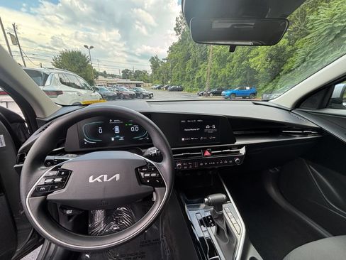 Used 2026 Kia Niro LX FWD image 28