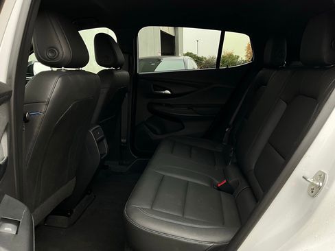 Used 2025 Buick Envista Sport Touring image 11