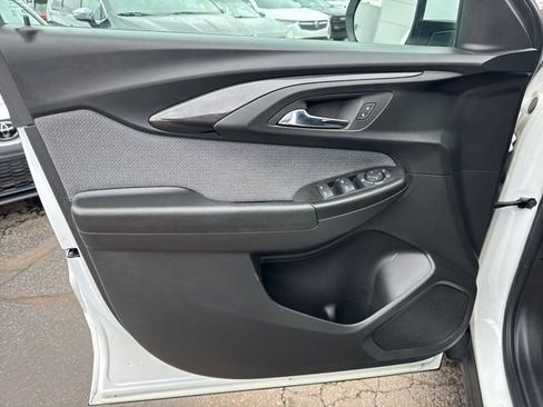 Used 2022 Chevrolet TrailBlazer LT w/ Convenience Package image 8