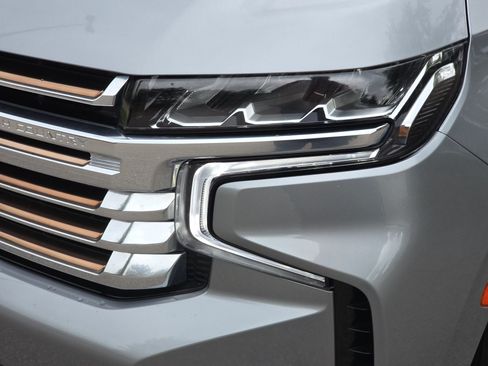 Used 2024 Chevrolet Suburban High Country AWD/4WD image 38