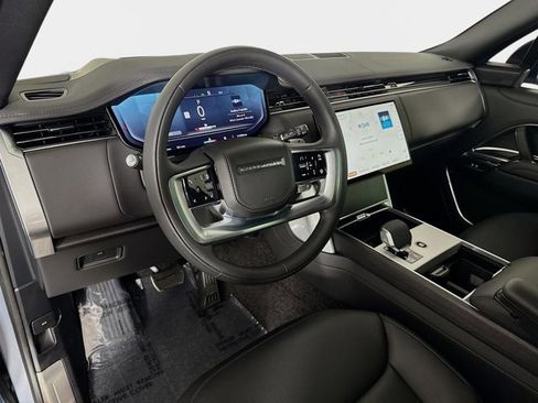 Certified 2025 Land Rover Range Rover SE image 9