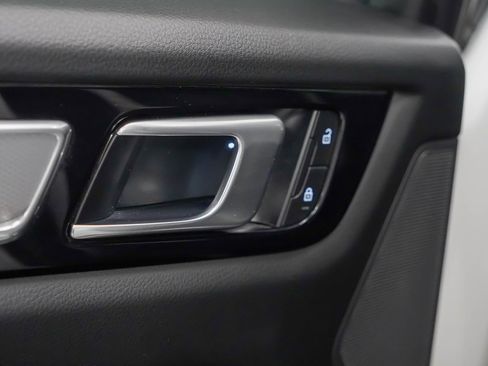 Certified 2023 Porsche Cayenne Platinum Edition image 15