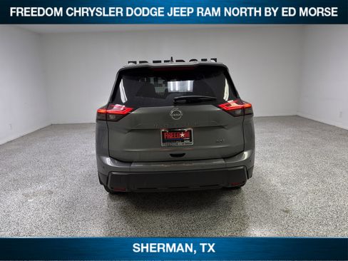 Used 2024 Nissan Rogue SV w/ SV Premium Package FWD image 5