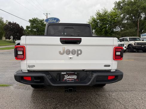 Used 2020 Jeep Gladiator Overland AWD/4WD image 6