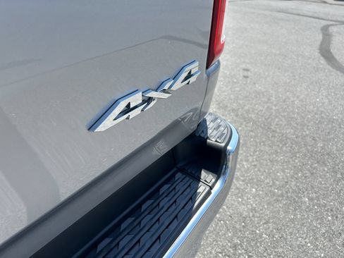 Used 2019 RAM 1500 Big Horn AWD/4WD image 11