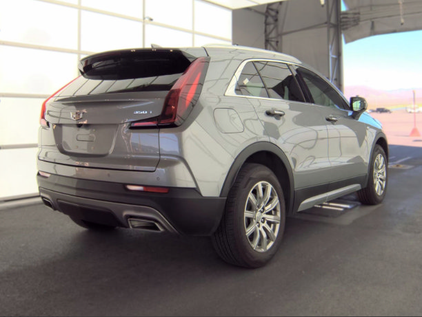Used 2023 Cadillac XT4 Premium Luxury FWD image 2