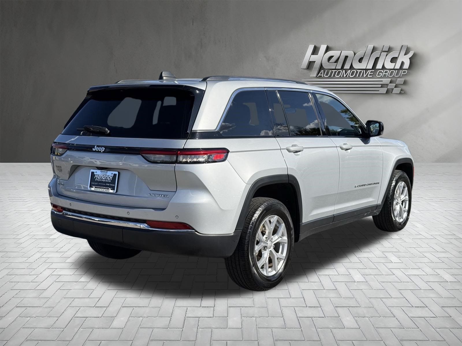 Used 2023 Jeep Grand Cherokee Limited AWD/4WD image 10