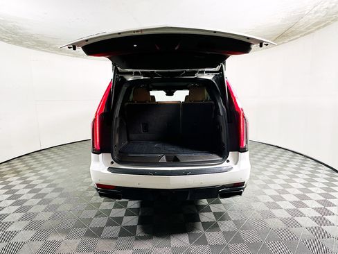 Used 2021 Cadillac Escalade Premium Luxury AWD/4WD image 31