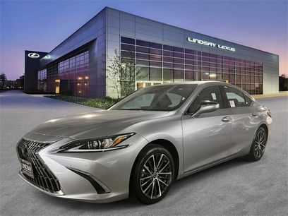 New 2025 Lexus ES 300h w/ Premium Package