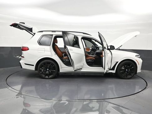 Used 2022 BMW X7 xDrive40i w/ M Sport Package AWD/4WD image 33