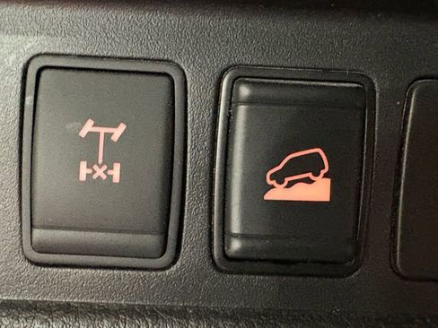 Used 2021 Nissan Titan PRO-4X w/ Pro-4x Convenience Package image 18