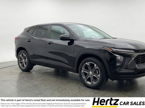 Used 2025 Chevrolet Blazer LT image 1
