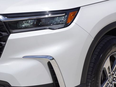 Used 2025 Honda Pilot EX-L image 2