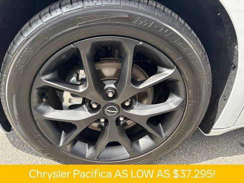 Used 2026 Chrysler Pacifica Limited w/ S Appearance Package FWD image 31