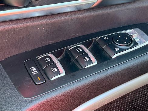 Used 2024 Kia Telluride EX w/ EX Captain's Chair Package AWD/4WD image 18