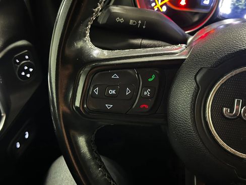 Used 2021 Jeep Gladiator Sport image 29