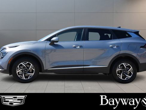 Used 2025 Kia Sportage LX image 4