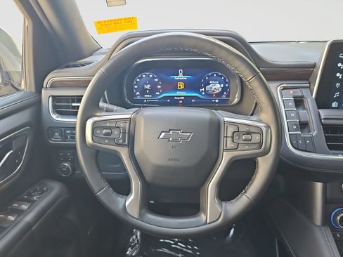 Used 2024 Chevrolet Suburban Z71 w/ Luxury Package AWD/4WD image 45