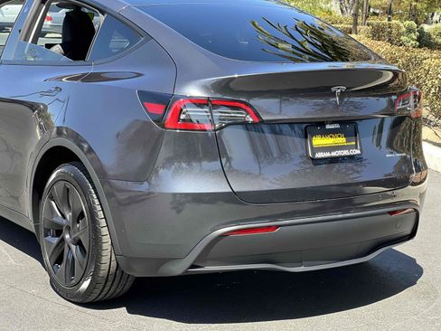 Used 2025 Tesla Model Y Long Range AWD/4WD image 53