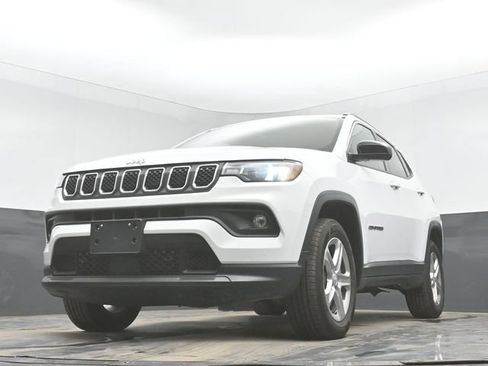 Used 2023 Jeep Compass Latitude AWD/4WD image 42