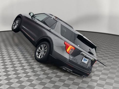 Certified 2022 Ford Explorer XLT w/ Equipment Group 202A image 4