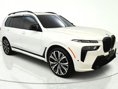 Used 2023 BMW X7 xDrive40i w/ M Sport Package AWD/4WD image 1