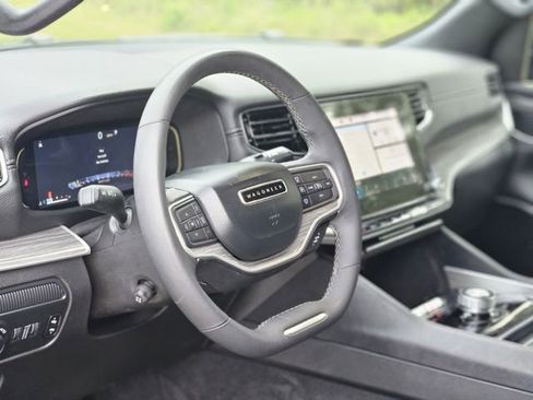 Used 2024 Jeep Wagoneer L Series II w/ Flexible Seating Group RWD image 12