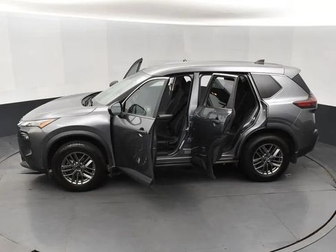 Used 2023 Nissan Rogue S AWD/4WD image 7