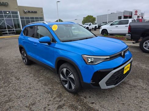 Used 2025 Volkswagen Taos SE AWD/4WD image 5