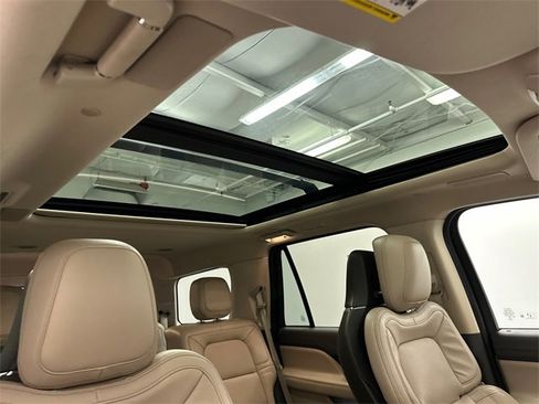 Used 2022 Lincoln Navigator Reserve image 15