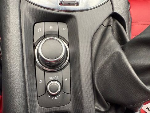 Used 2018 FIAT 124 Spider Abarth w/ Convenience Group RWD image 17