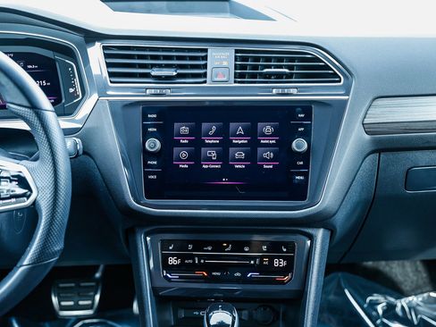 Used 2024 Volkswagen Tiguan SEL R-Line image 11