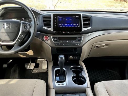 Used 2017 Honda Pilot EX image 9