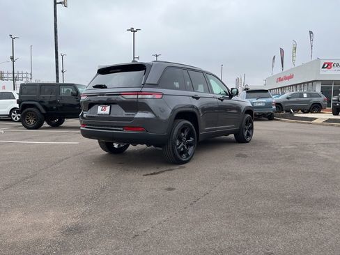 New 2025 Jeep Grand Cherokee Limited w/ Black Appearance Package AWD/4WD image 8