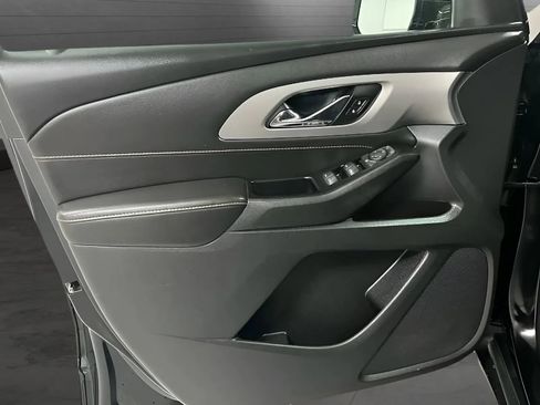 Used 2019 Chevrolet Traverse LS w/ LPO, Blackout Package FWD image 11