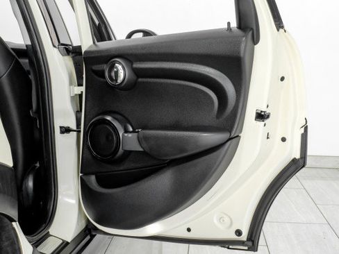 Used 2016 MINI Cooper 4-Door Hardtop FWD image 43