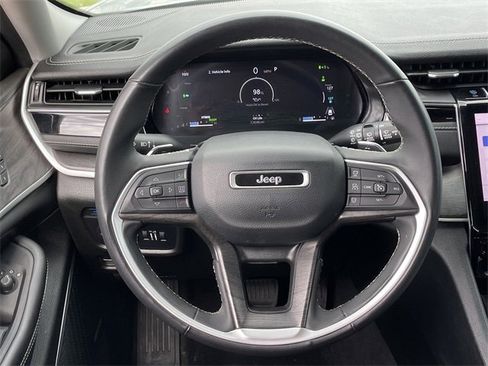 Used 2023 Jeep Grand Cherokee 4WD 4xe image 12