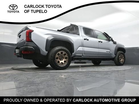Used 2025 Toyota Tacoma Trailhunter image 40