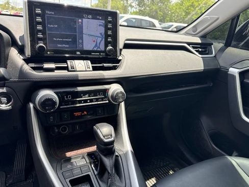 Used 2020 Toyota RAV4 Limited FWD image 10