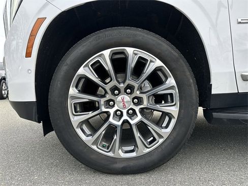 Used 2025 GMC Yukon XL Denali image 11