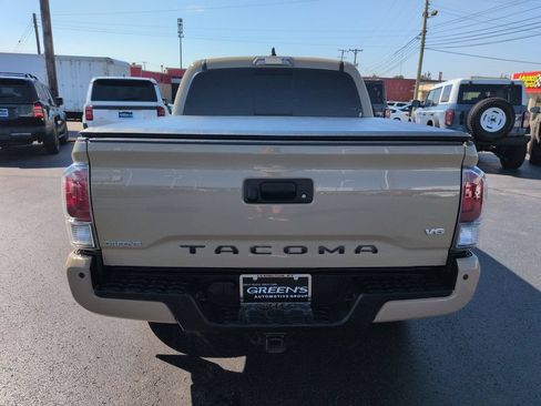 Used 2020 Toyota Tacoma TRD Sport w/ Technology Package AWD/4WD image 4