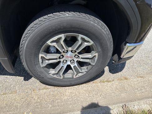 Certified 2025 GMC Sierra 1500 SLT RWD image 12