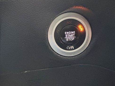 Used 2020 Chrysler Pacifica Touring-L w/ Advanced Safetytec Group image 13