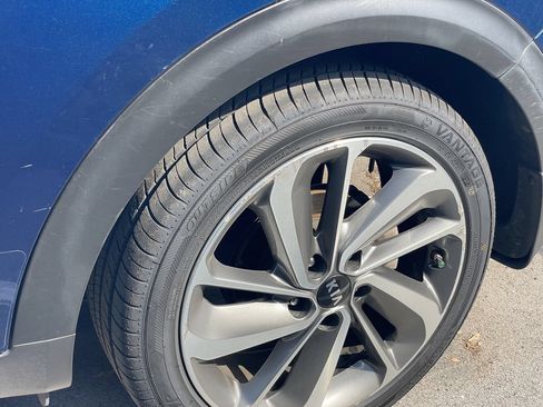 Used 2018 Kia Niro Touring FWD image 12