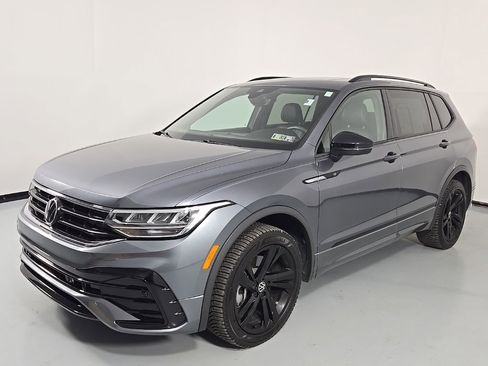 Used 2023 Volkswagen Tiguan SE R-Line image 3