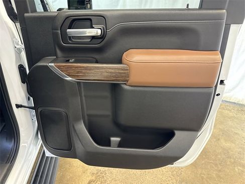 Used 2021 Chevrolet Silverado 3500 High Country w/ Z71 Off-Road Package image 27