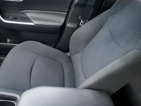 Used 2021 Toyota RAV4 LE image 27