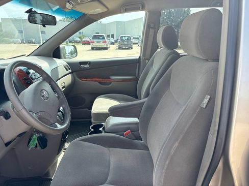 Used 2007 Toyota Sienna XLE FWD image 11