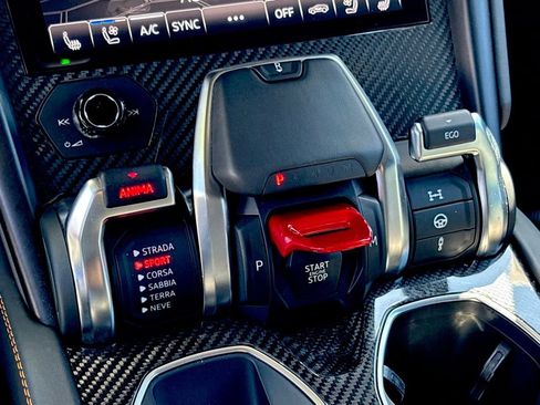 Used 2022 Lamborghini Urus image 24