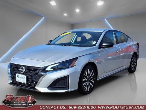 Used 2024 Nissan Altima 2.5 SV image 8